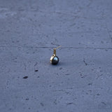 String black-lip Pearl Earring.