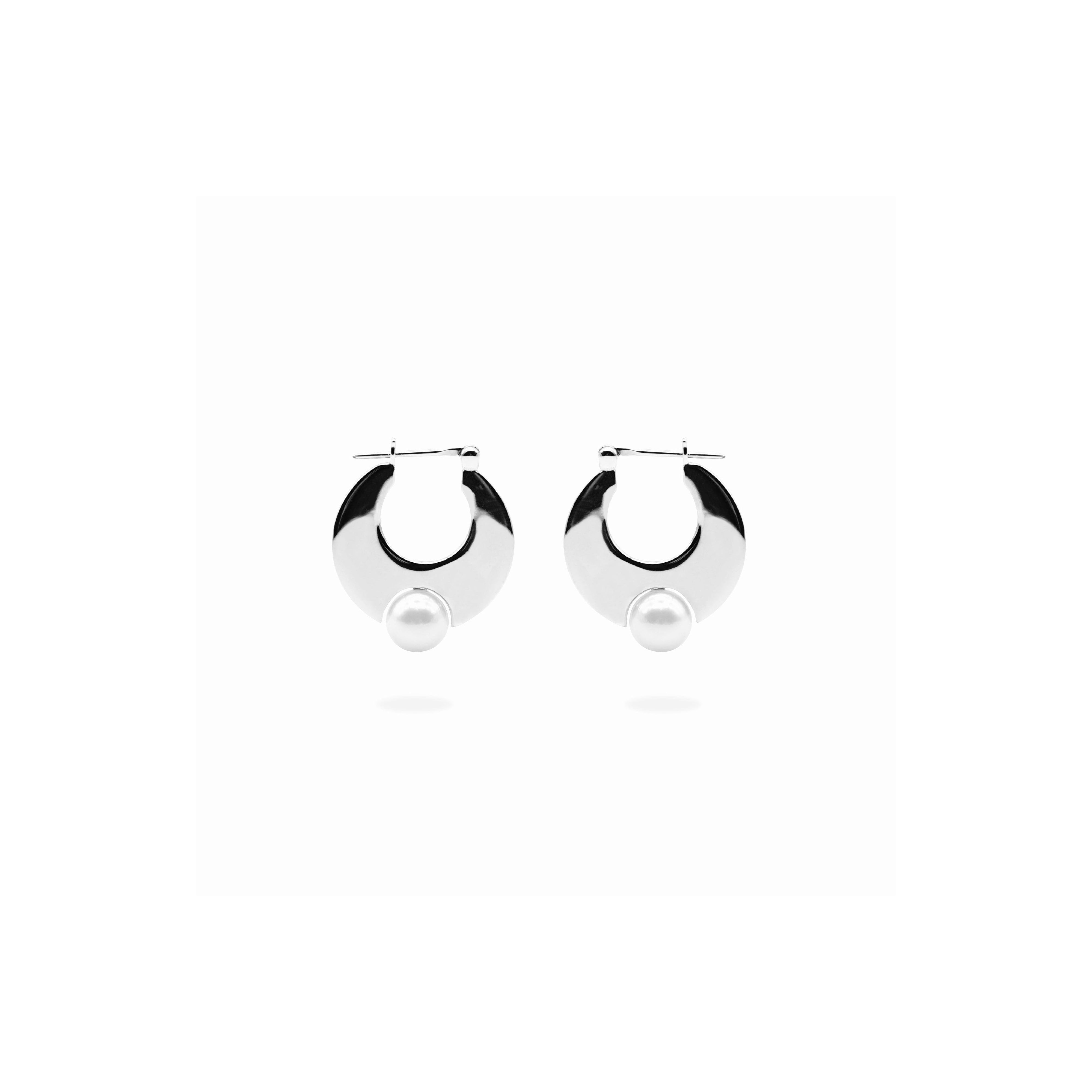 Lunatum Pearl Pierce.