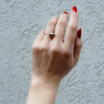 String black-lip Pearl Ring.