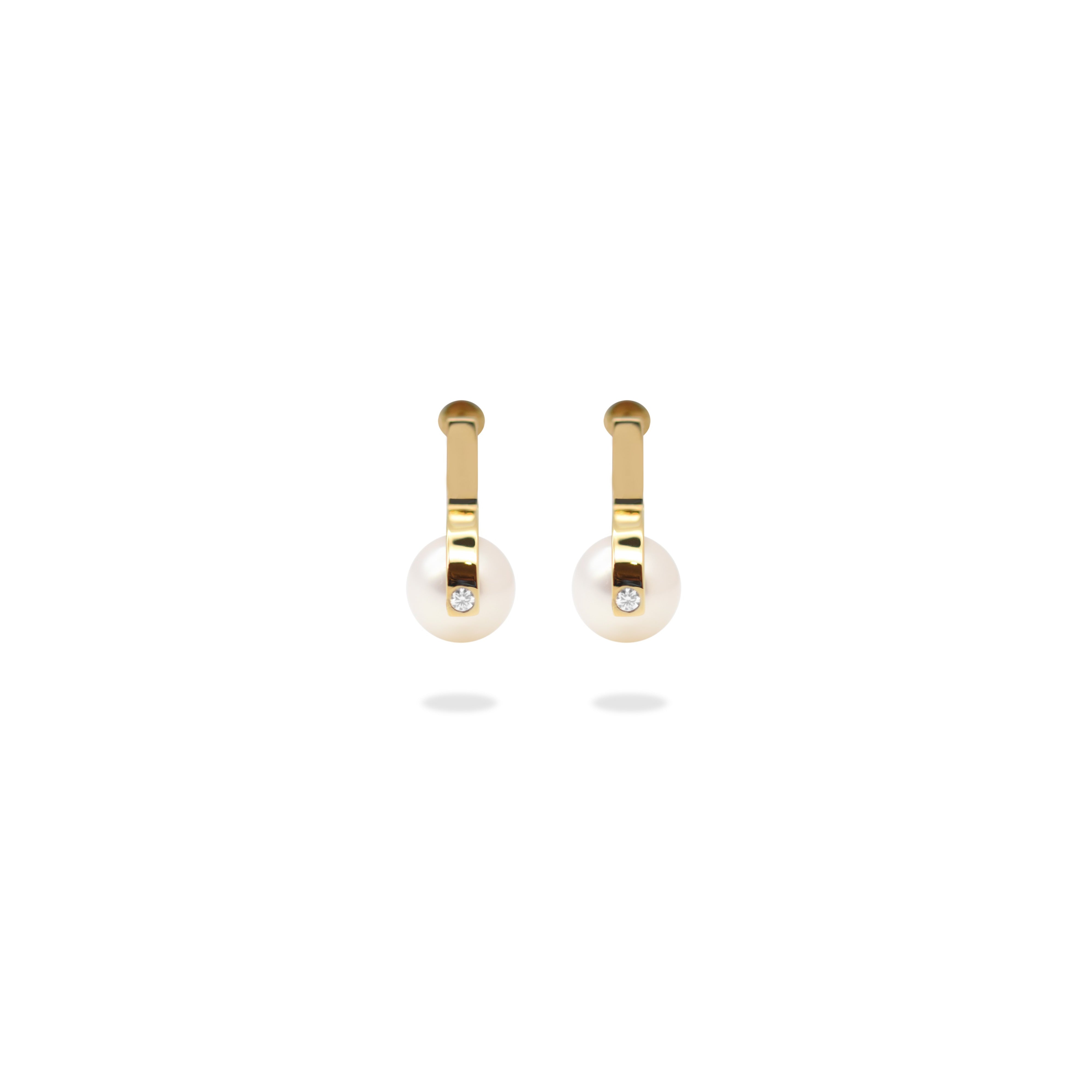 String Akoya Pearl Earring.