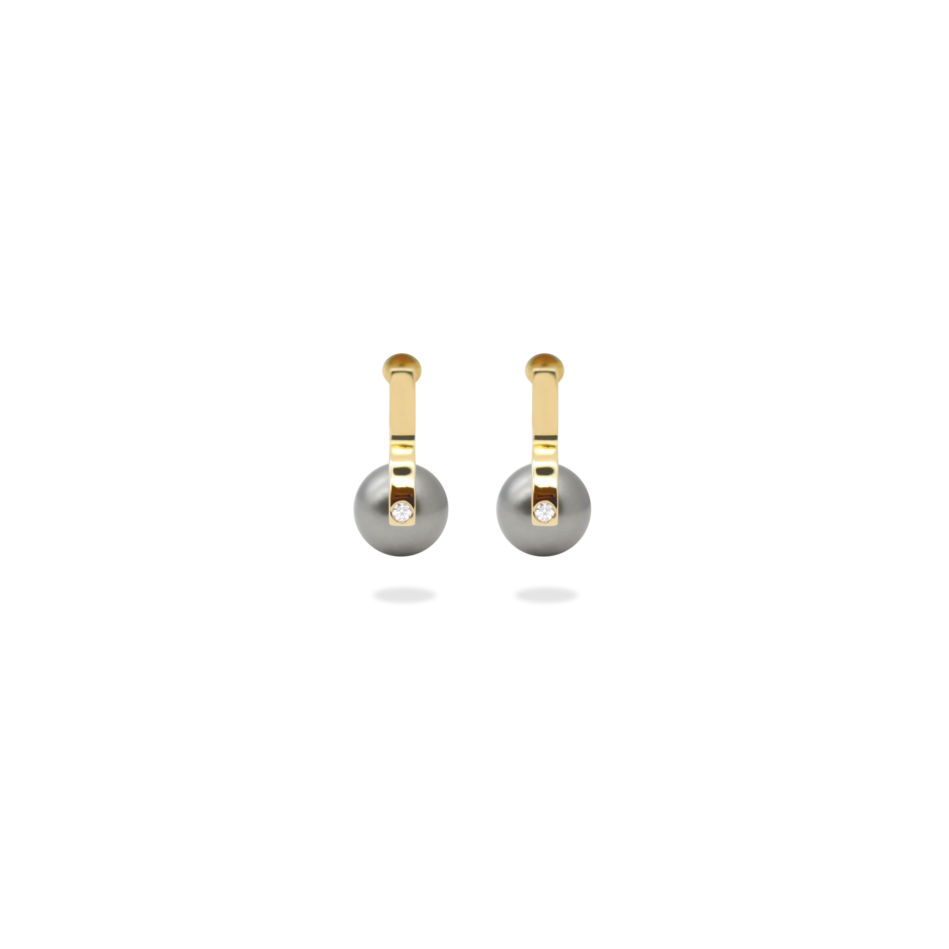 String black-lip Pearl Earring.