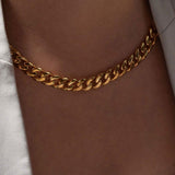 CURB CHAIN NECKLACE.