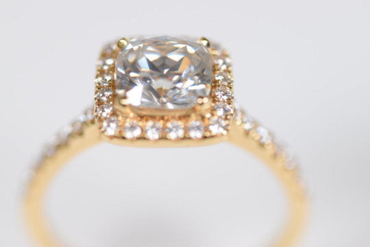 モアサナイトはダイヤモンドよりも輝きが優れている？ | GYPPHY
