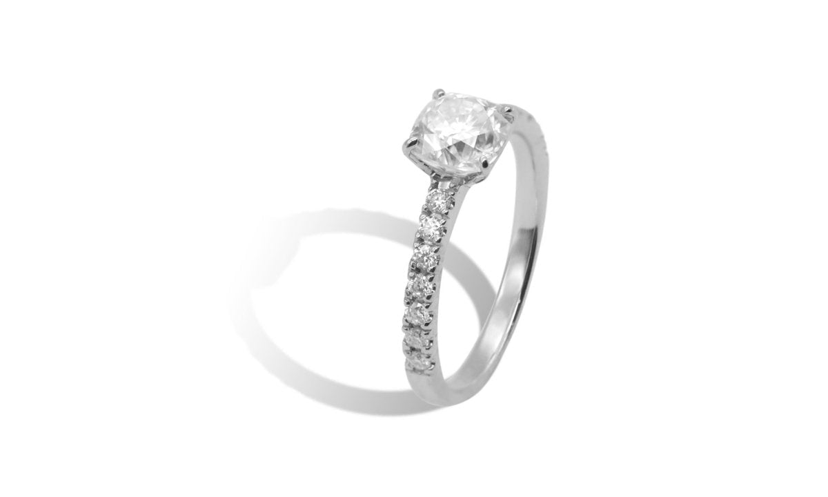 クッションカットハーフエタニティリング 0.6ct pt950.