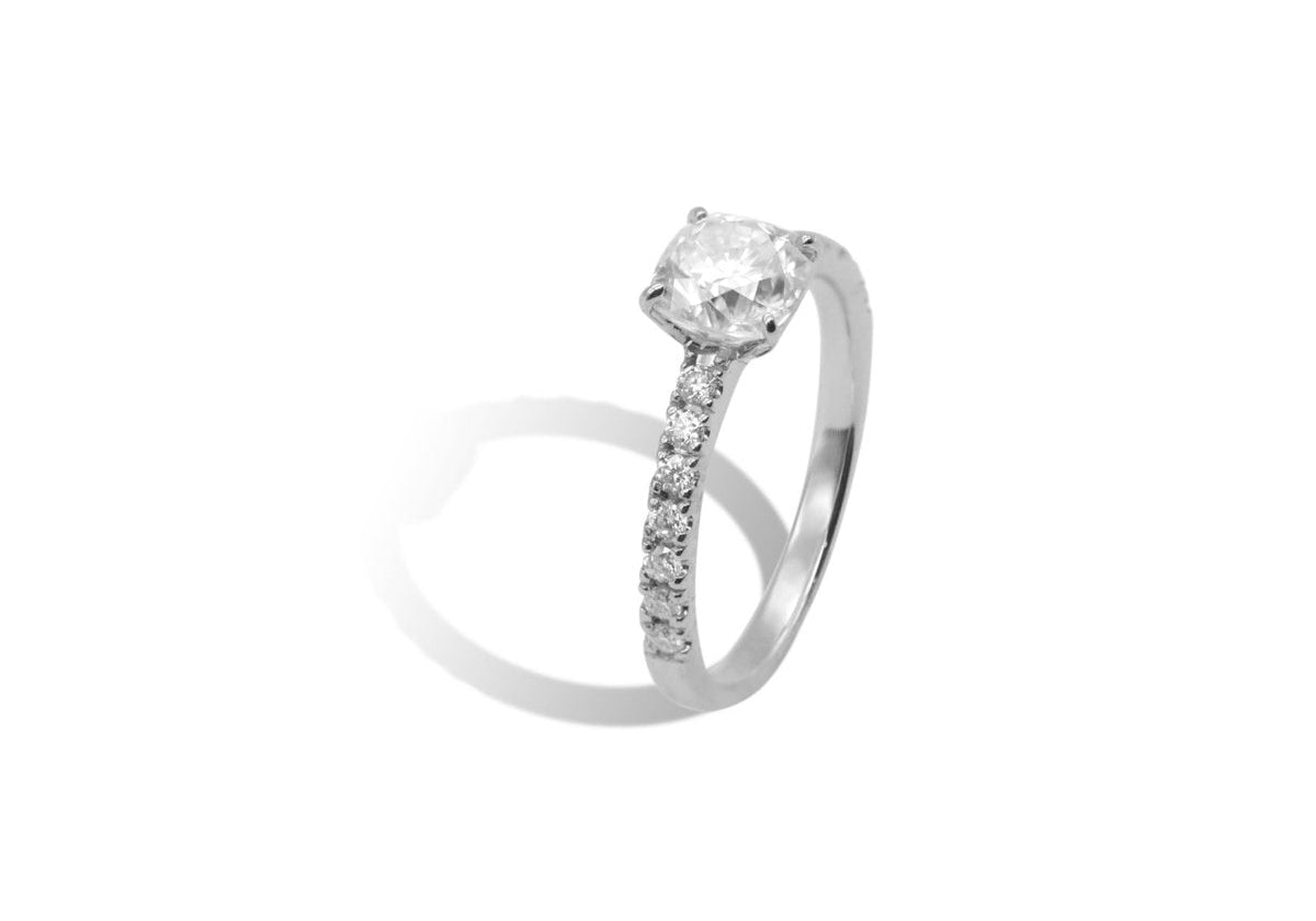 クッションカットハーフエタニティリング 0.6ct pt950.