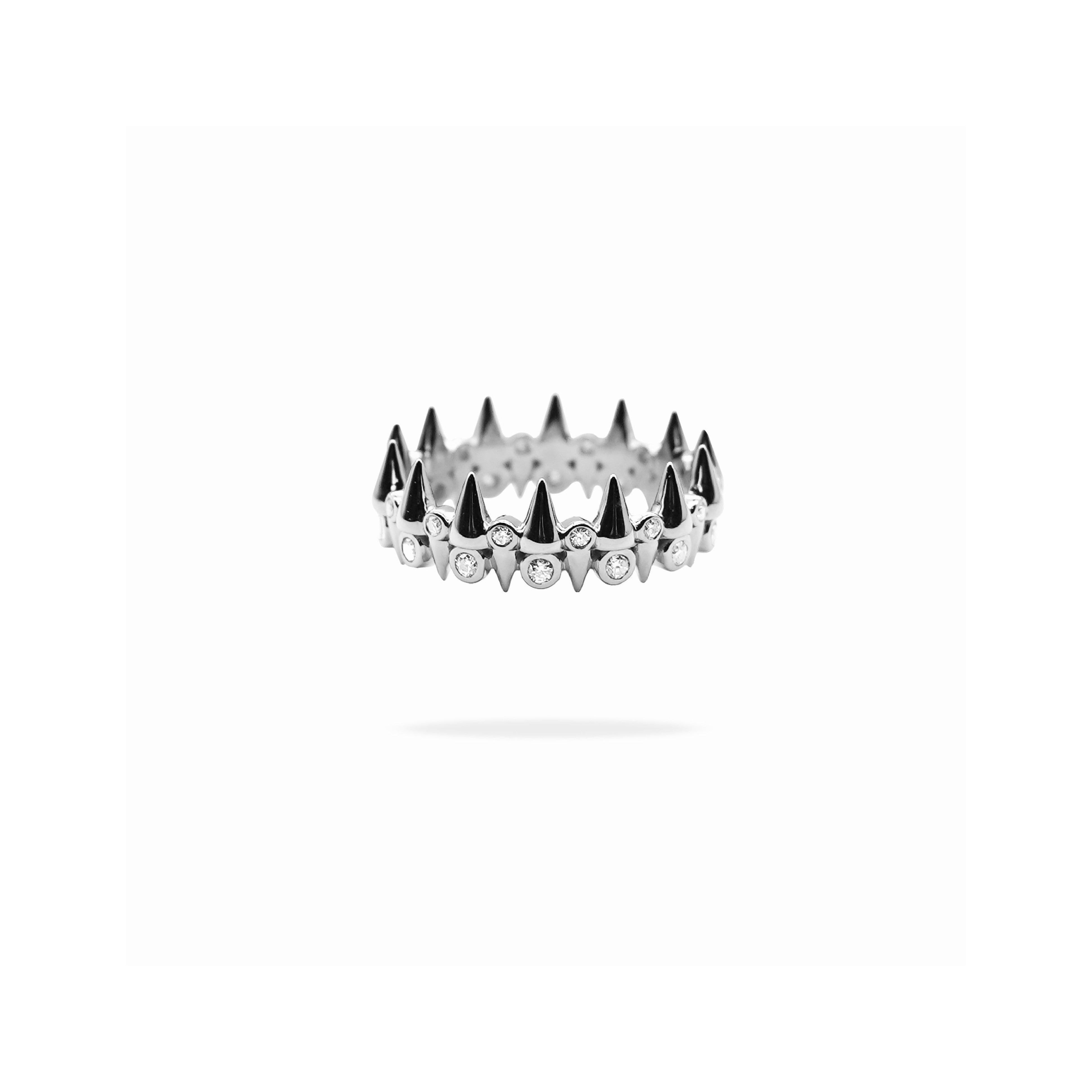 korōnē studs ring.