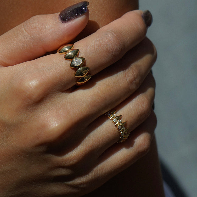 korōnē studs ring.