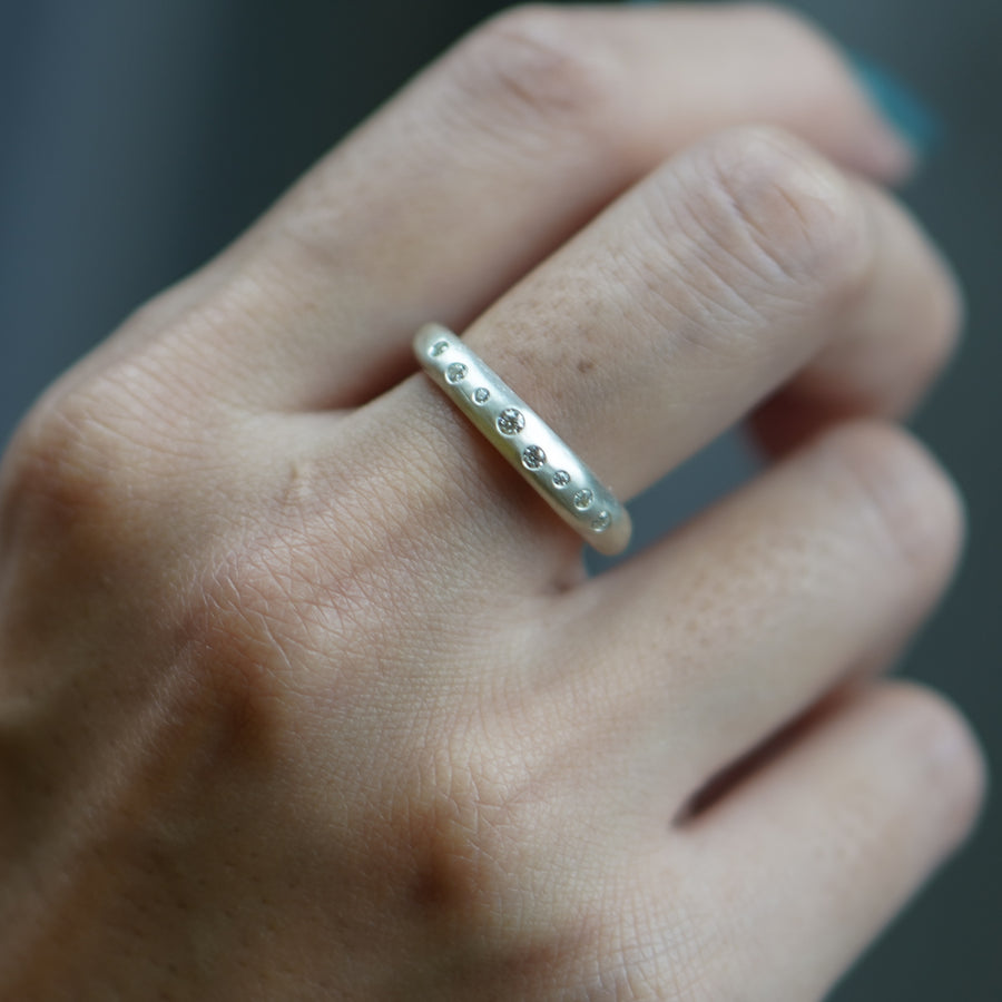 warped single moissanite ring  [YOSHIDA NAGI × GYPPHY]