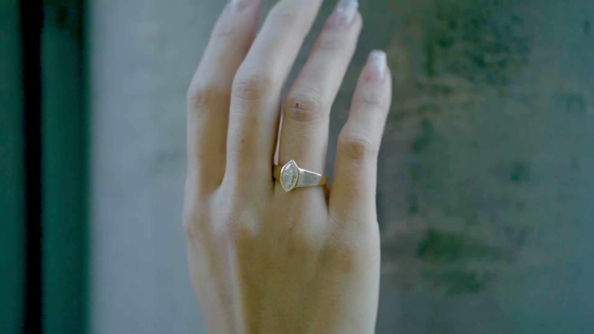メロジョイ　肉球　シークレット 5.5×11 Marquise Moissanite Bezel Ring – GYPPHY