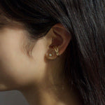 Double recta ear-cuff.