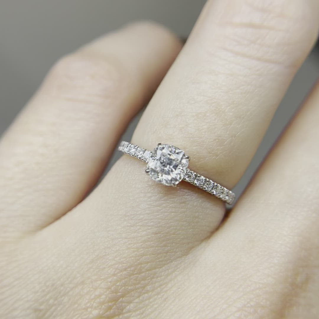 クッションカットハーフエタニティリング 0.6ct.