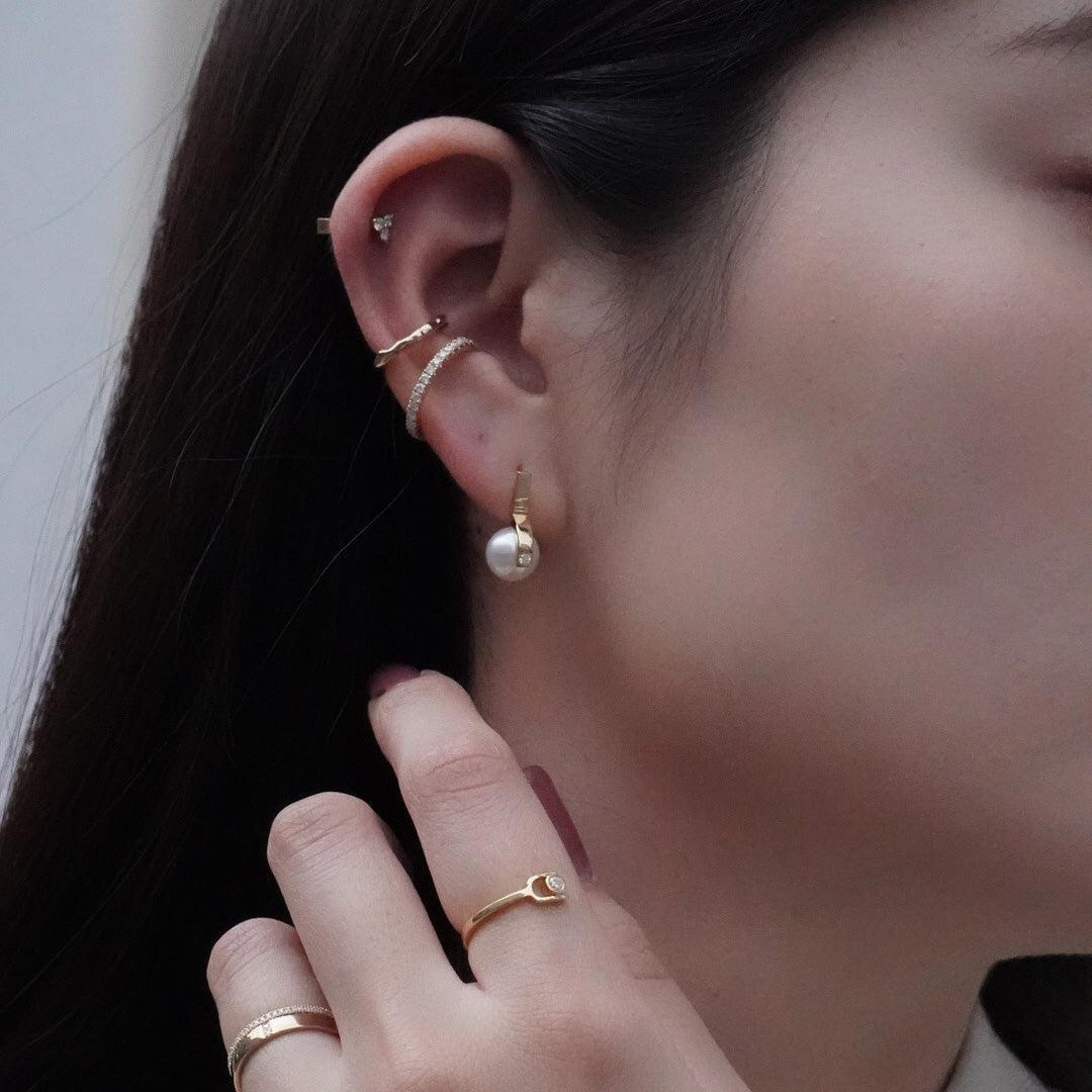 String Akoya Pearl Earring.