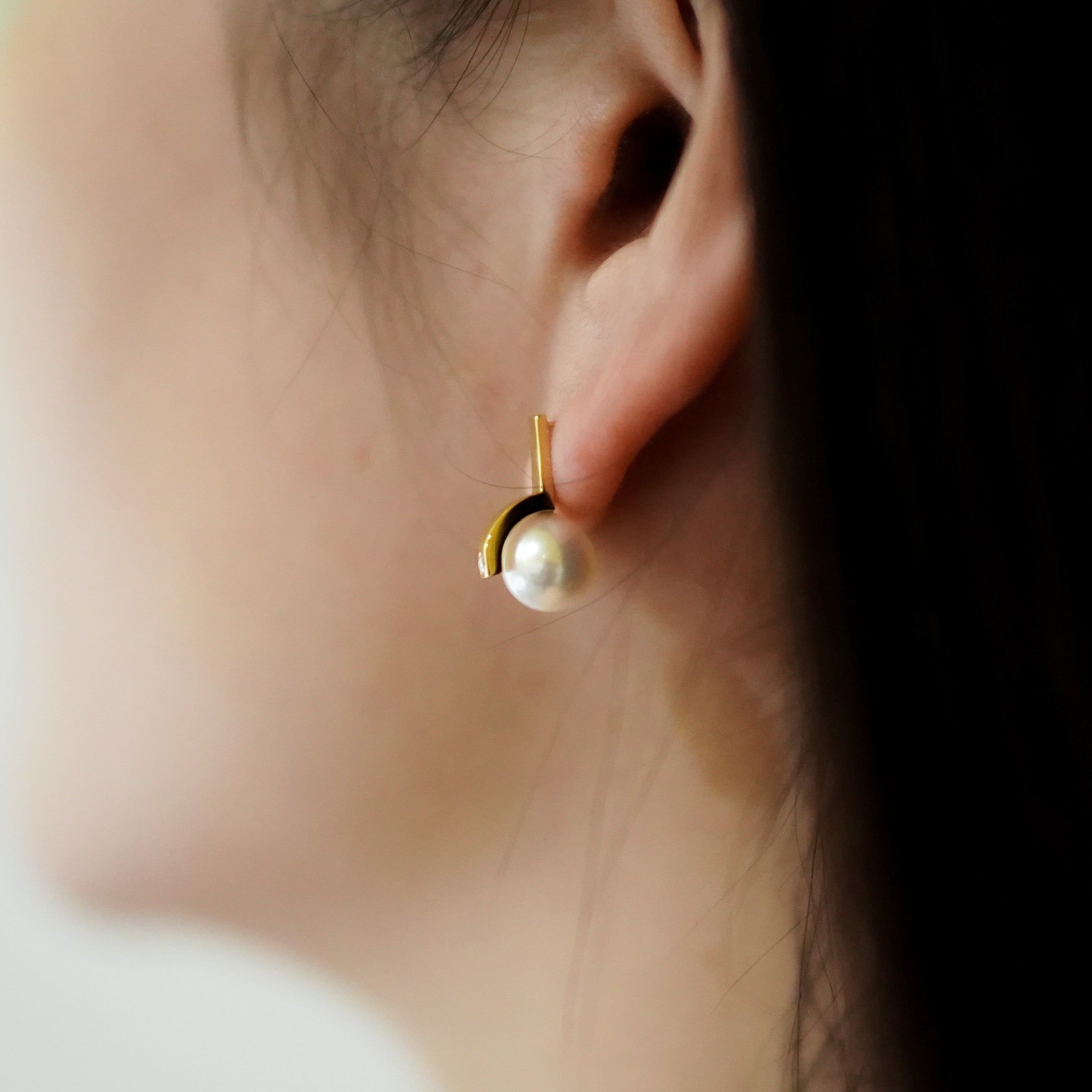 String Akoya Pearl Earring.