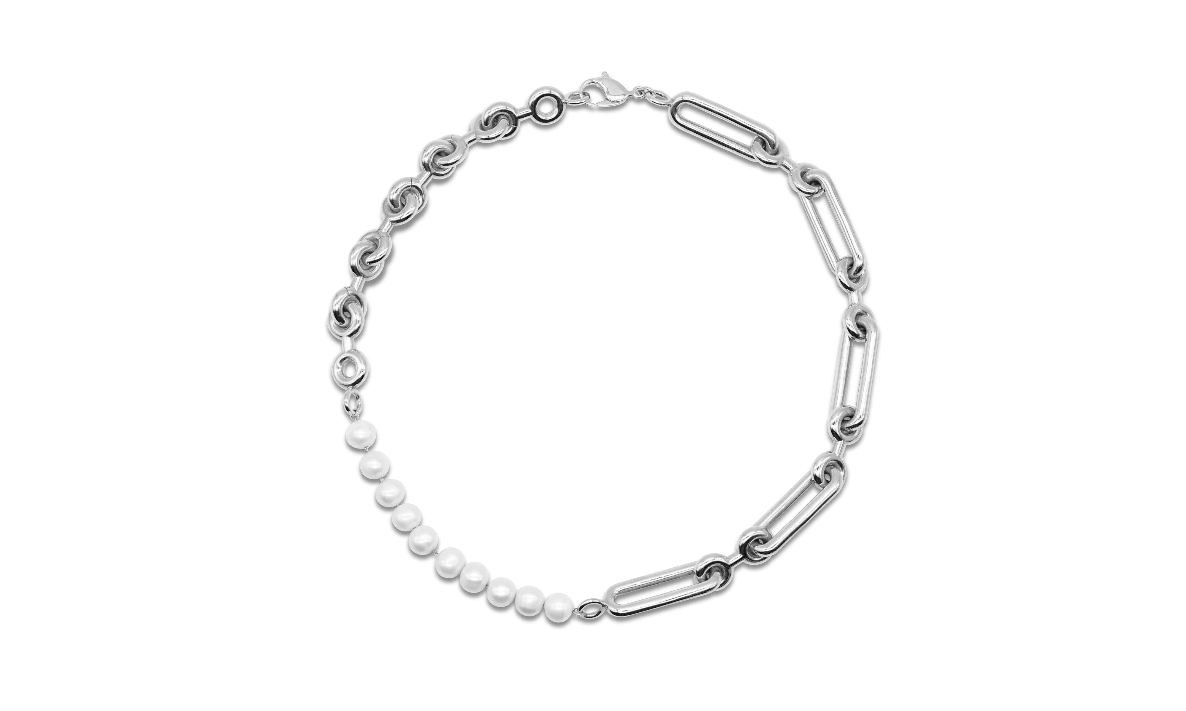 Robustus Pearl Chain Necklace.