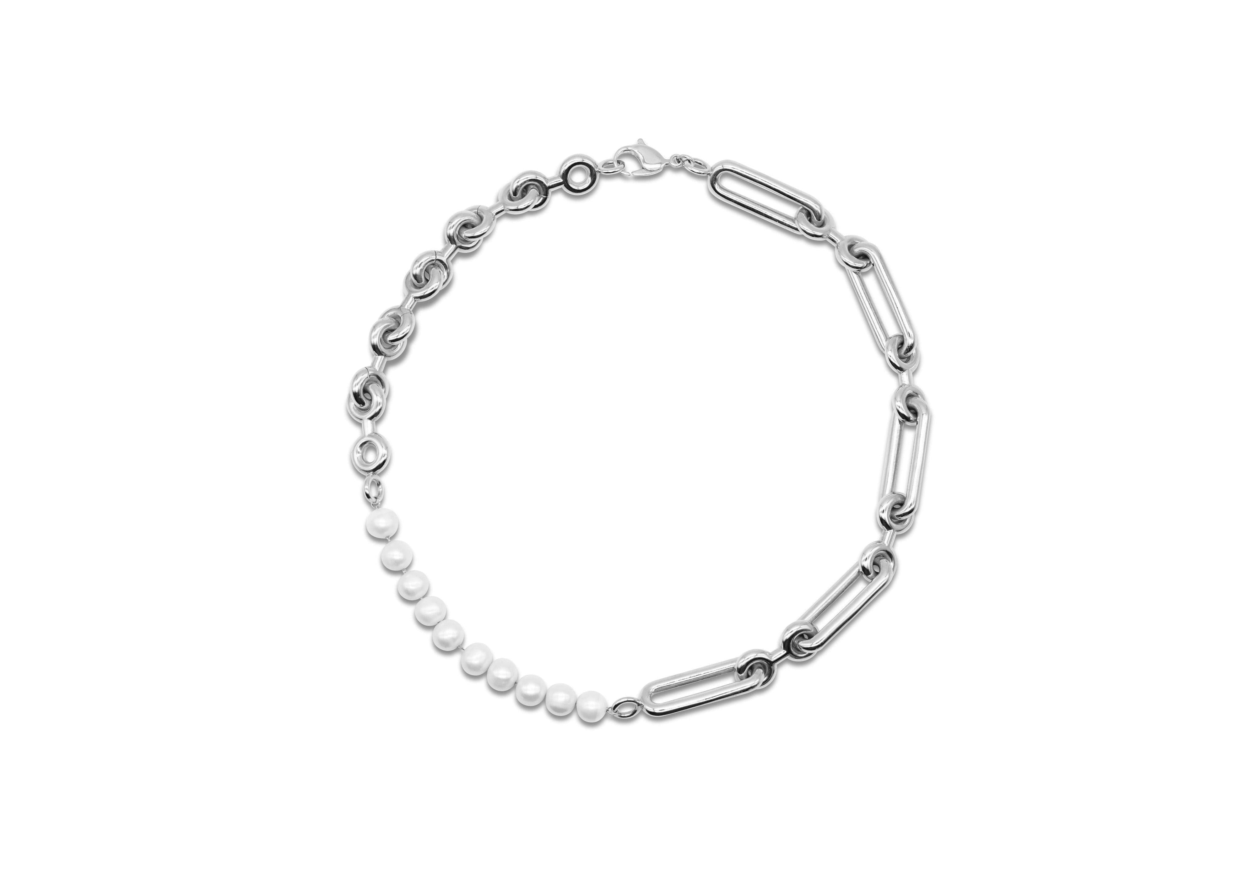 Robustus Pearl Chain Necklace.