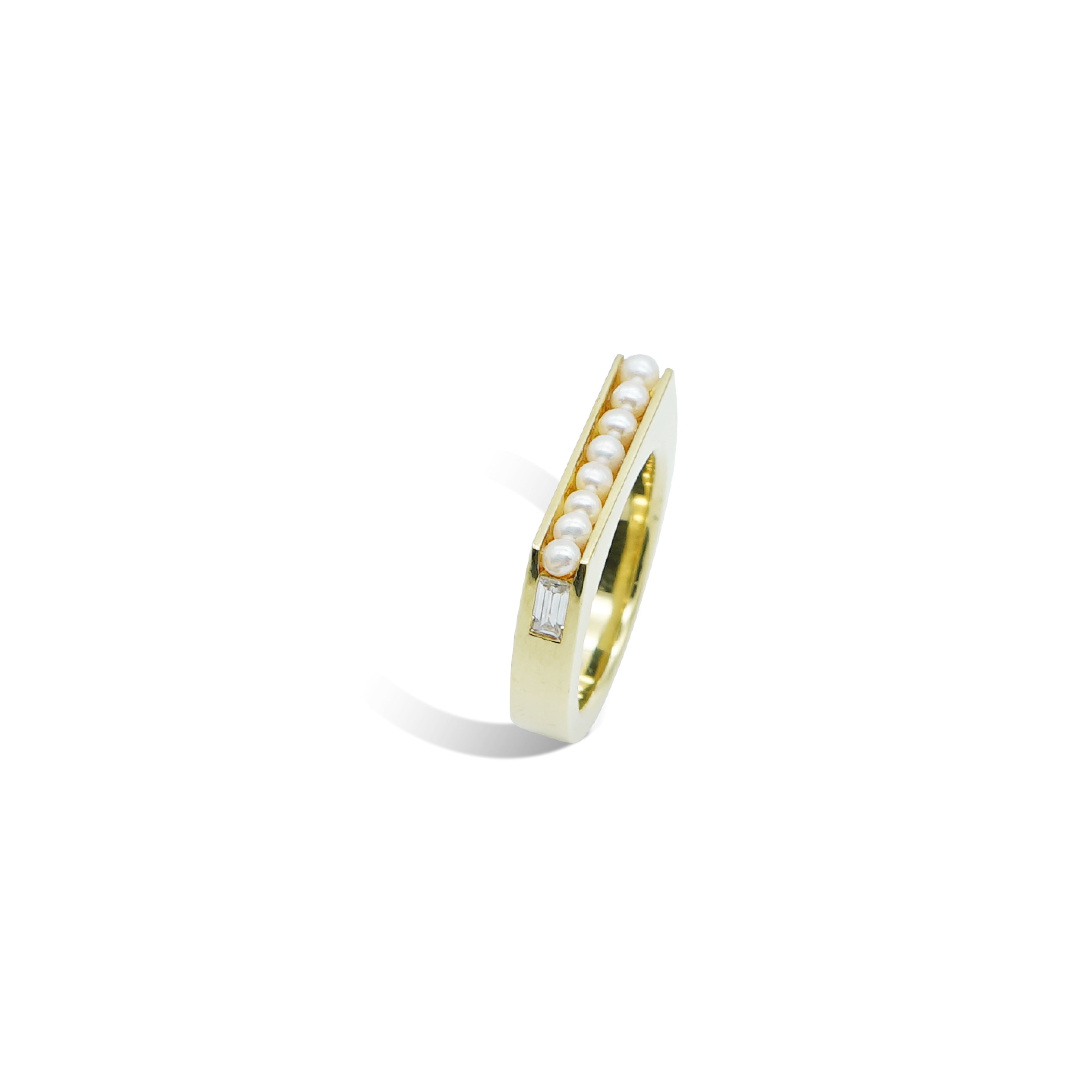 String Pearl Ring.