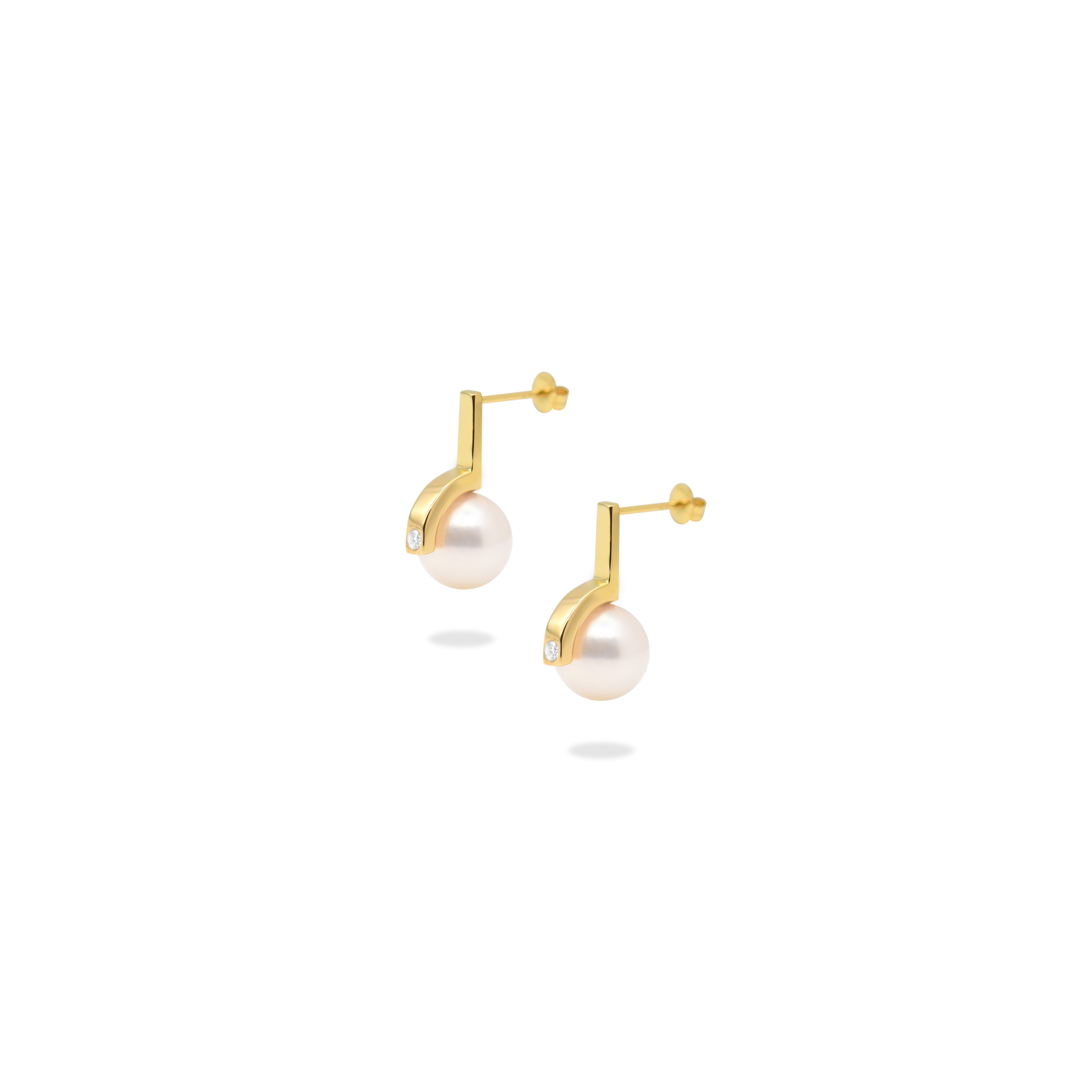 String Akoya Pearl Earring.