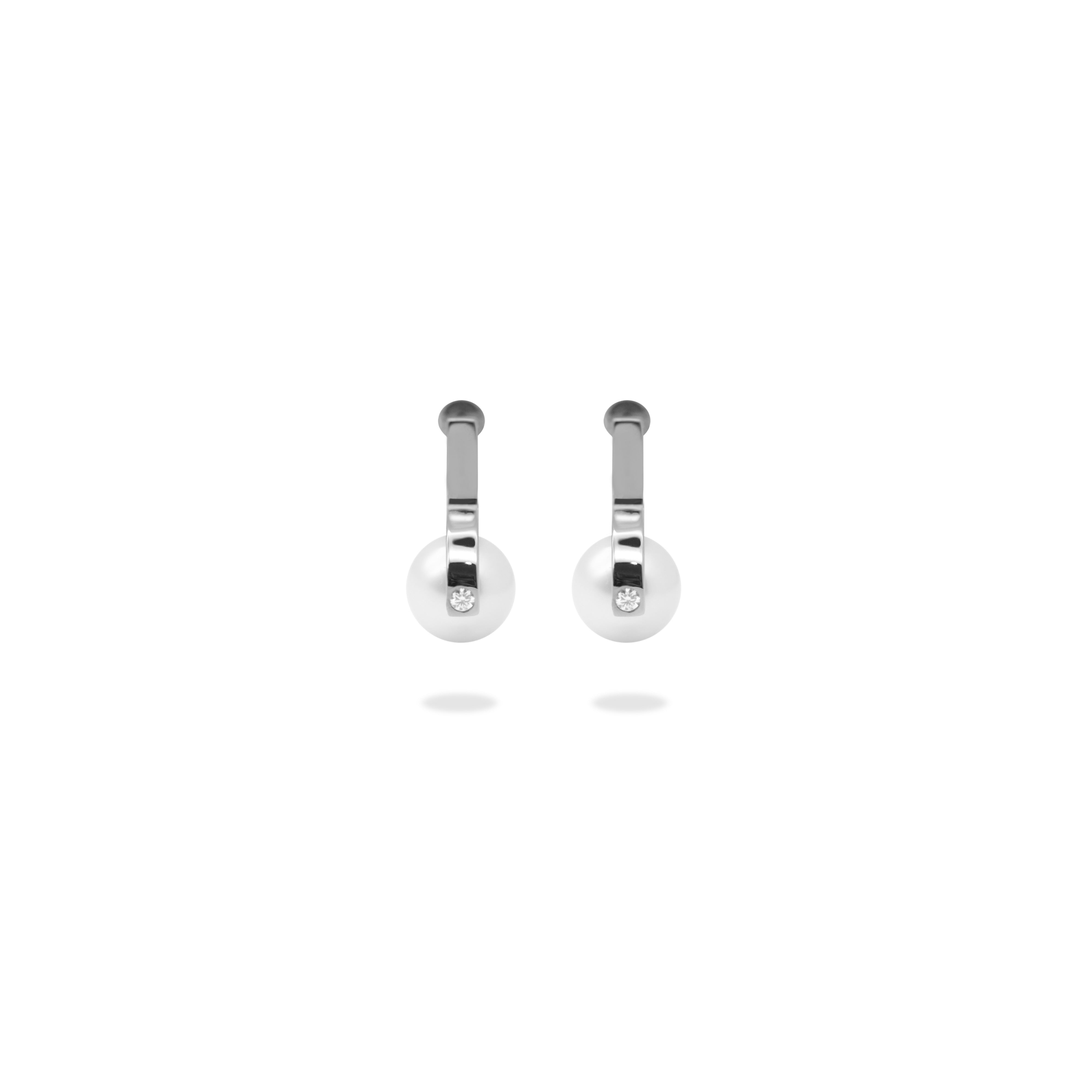String Akoya Pearl Earring.