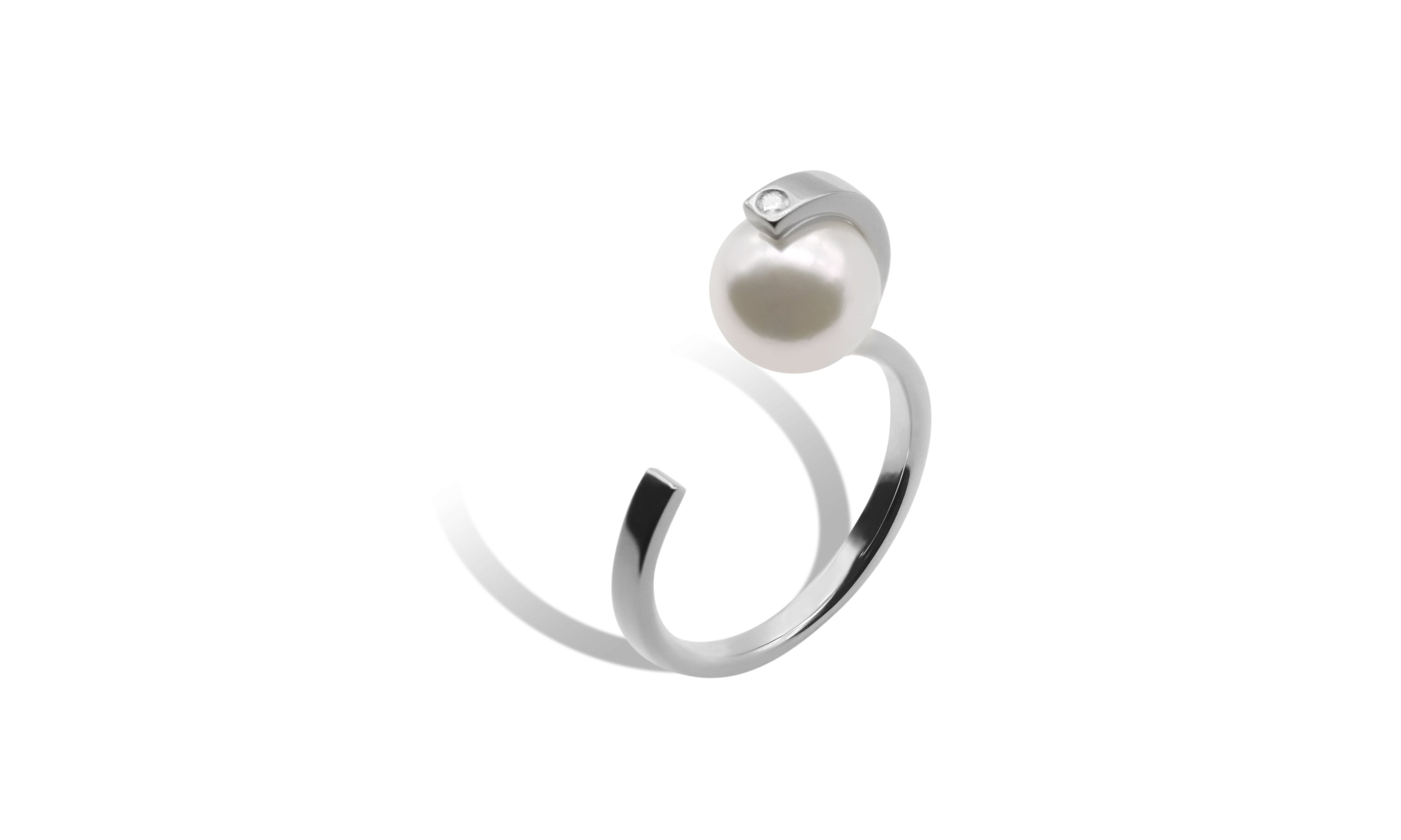 String Akoya Pearl Ring.