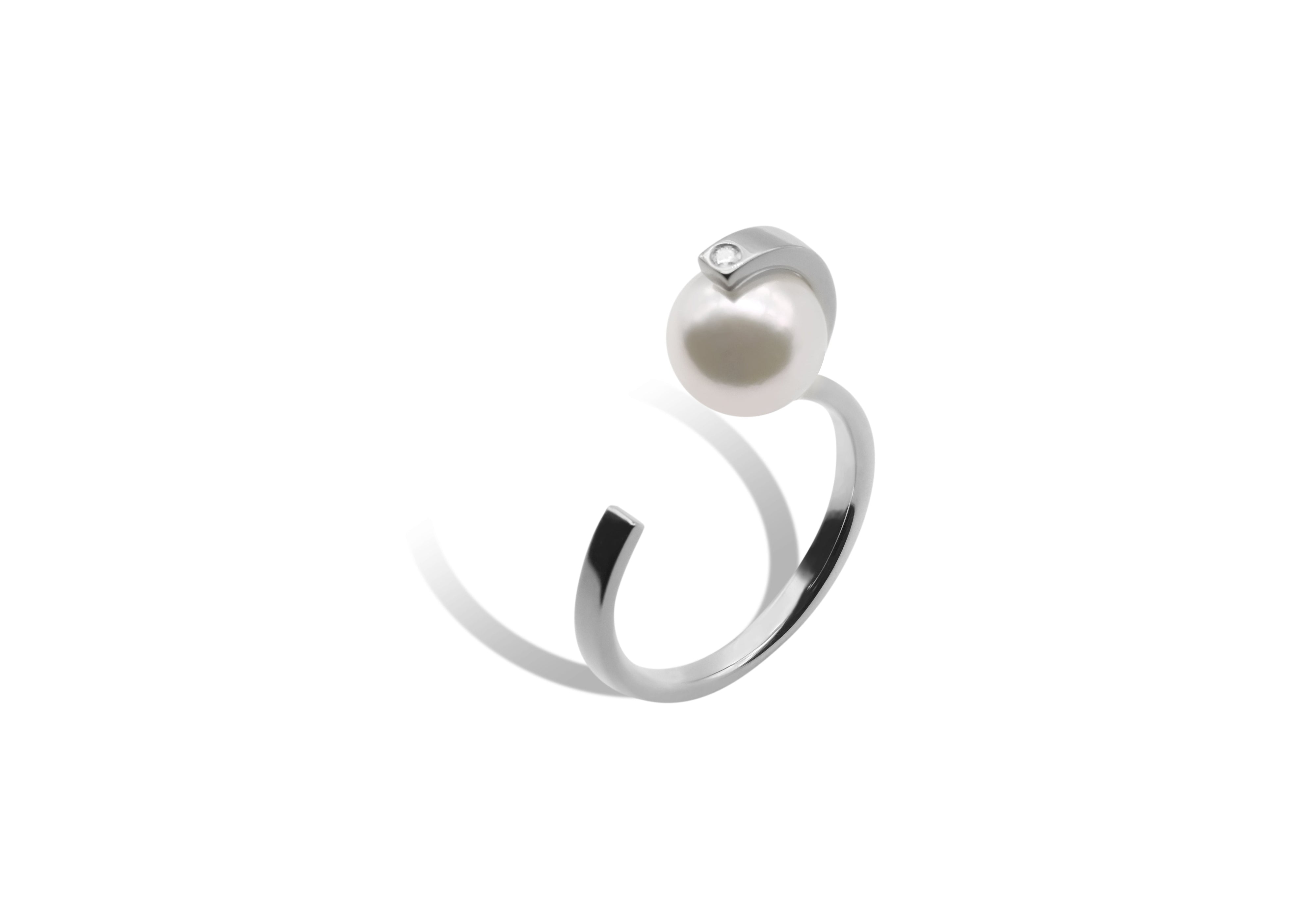 String Akoya Pearl Ring.
