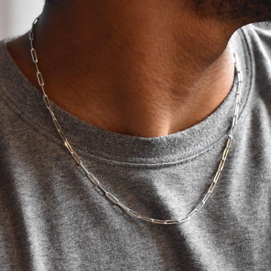 CHAIN NECKLACE.