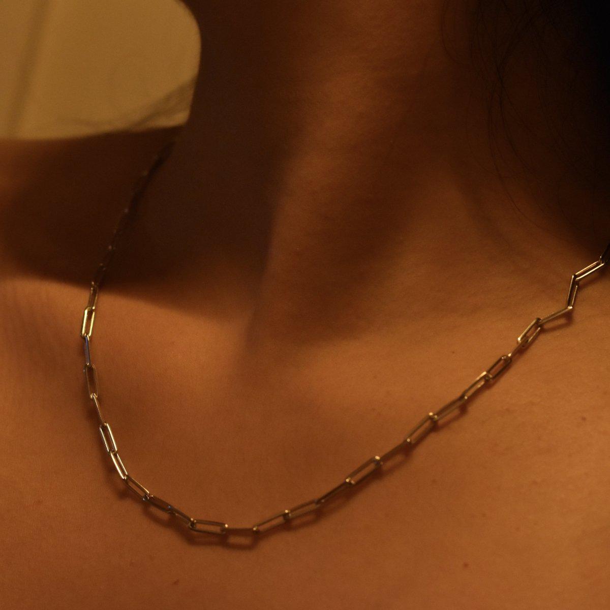 CHAIN NECKLACE.