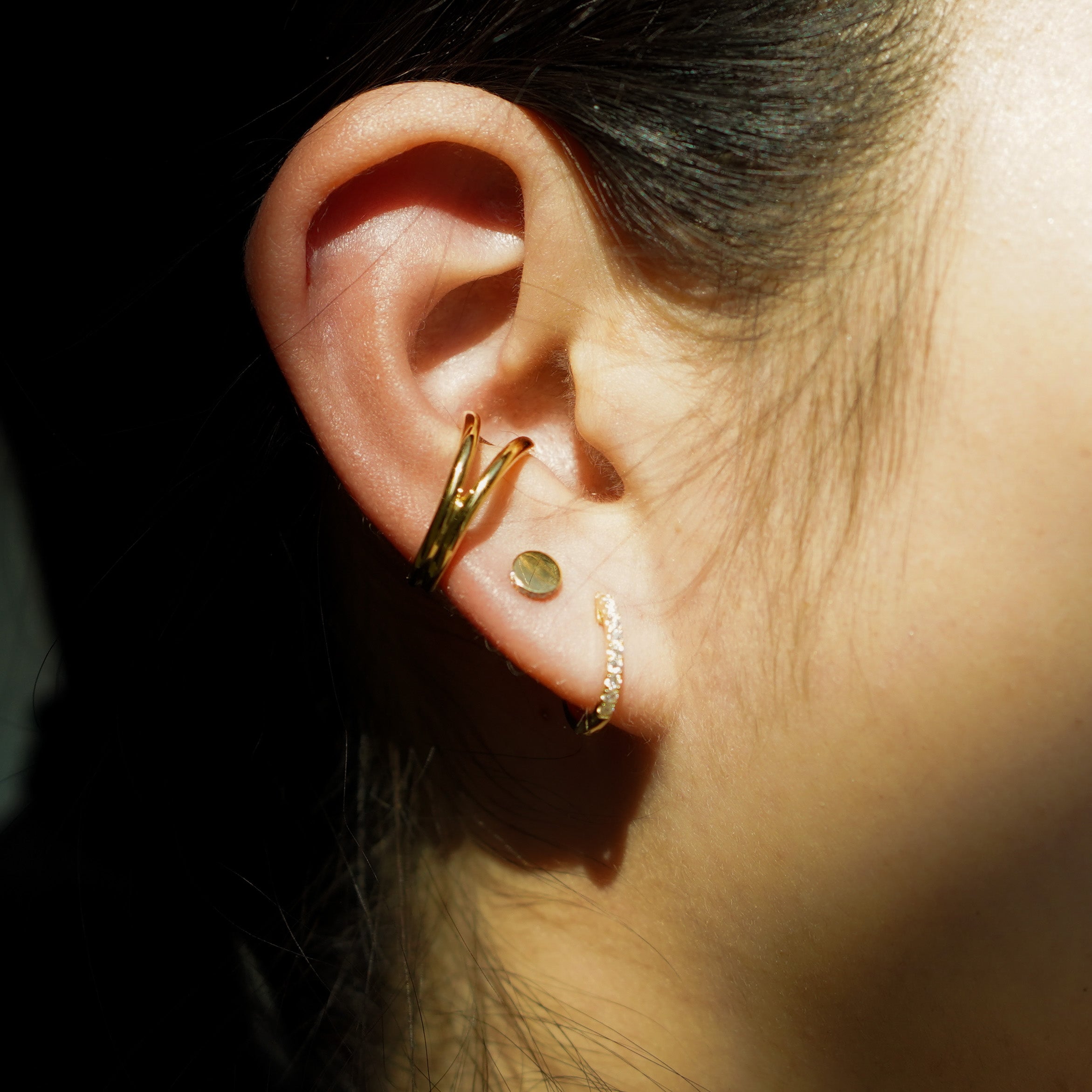 Circle pop earring.