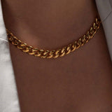 CURB CHAIN NECKLACE.
