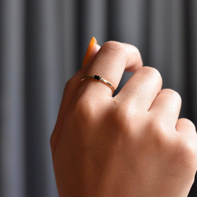 Single baguette black onyx ring