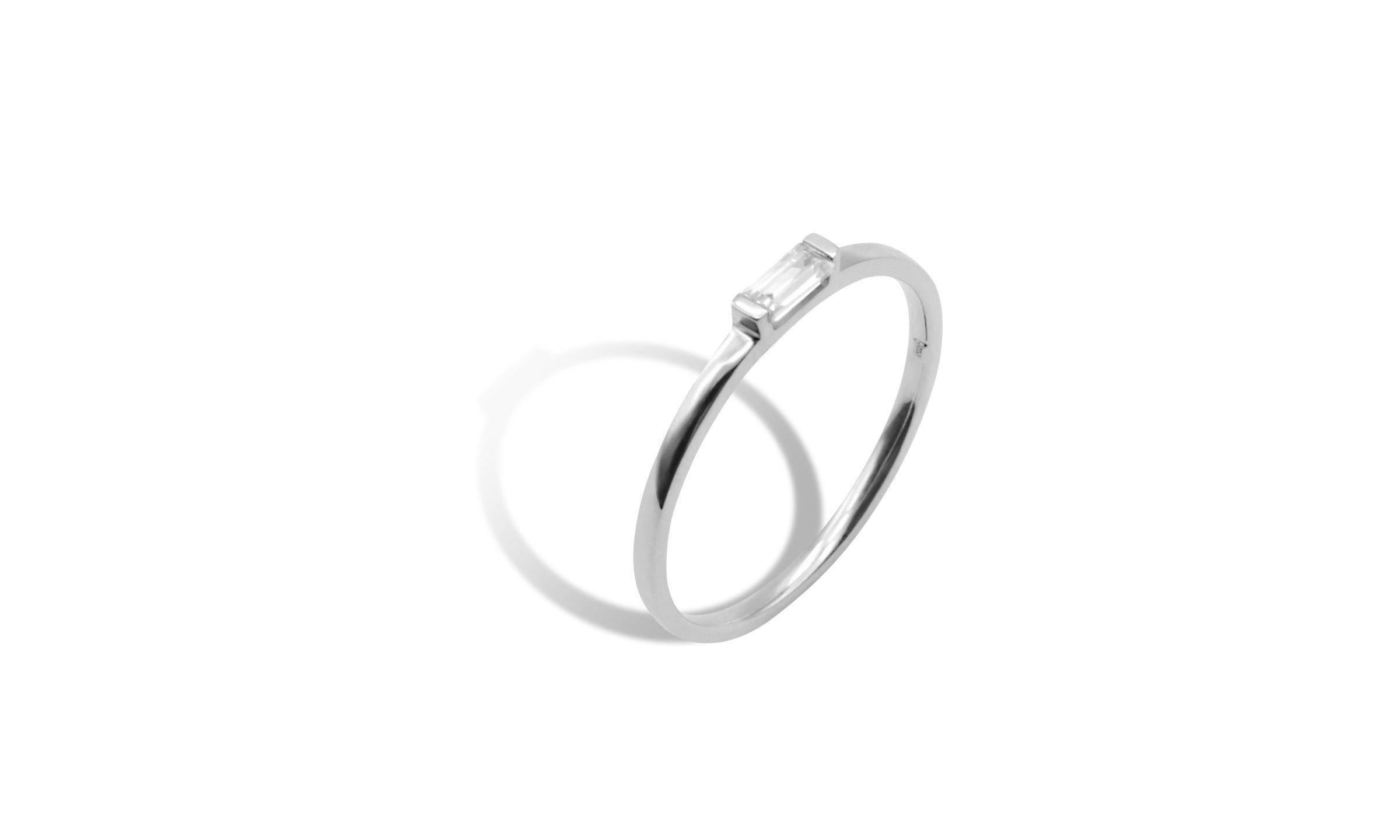 シングルバゲットモアサナイトリング【Pinky Ring】.
