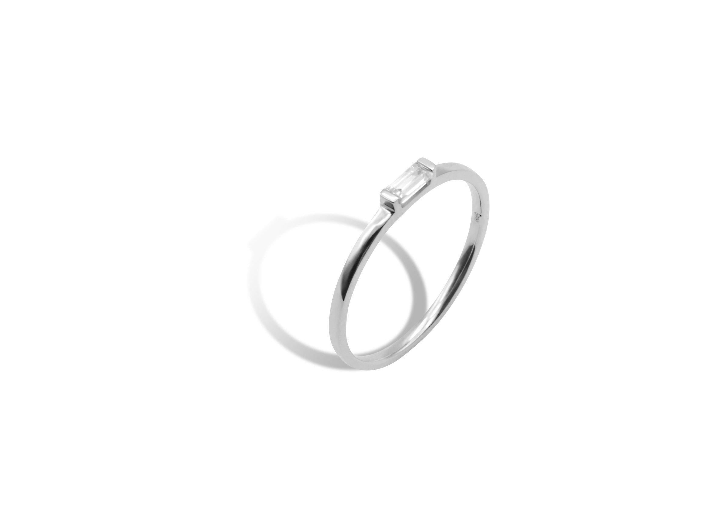 シングルバゲットモアサナイトリング【Pinky Ring】.